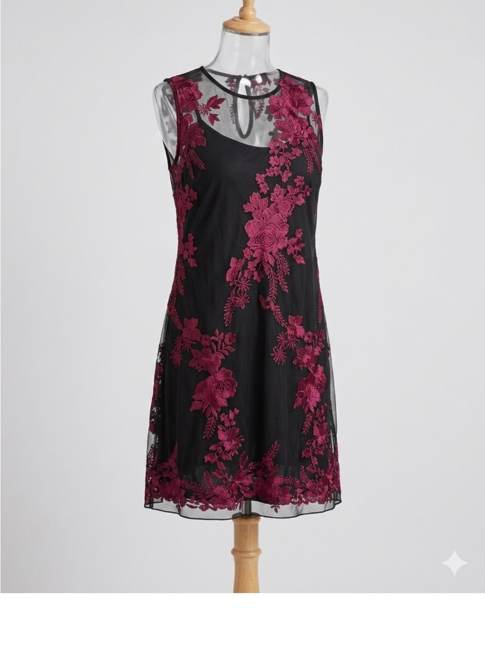 Karen Kane
Karen Kane Floral Embroidered
Lace Overlay Shift Dress Size Large